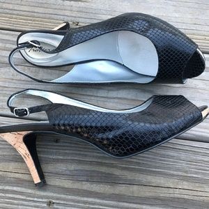 Trotters Women Heels Black Leather Snake Pattern
